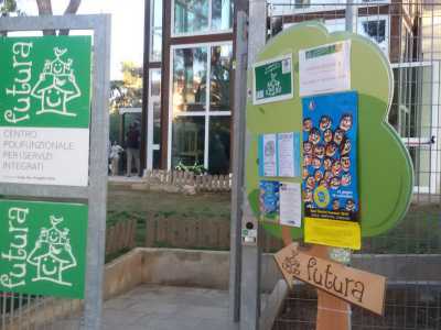 L'ingresso della "Biblioteca dei ragazzi e delle ragazze", ubicata nel Parco 2 giugno e affidata alla cooperativa Progetto citt�